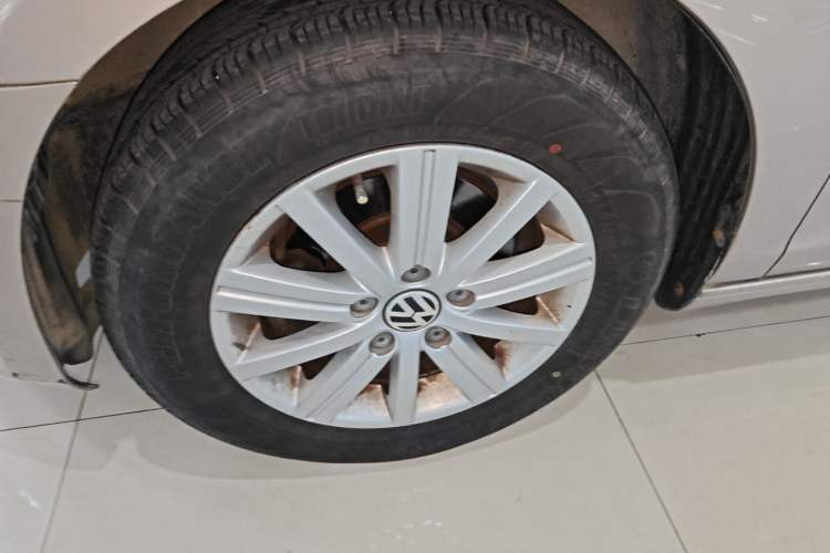 Used Volkswagen Golf 2012 1.6L Automatic Fashion Model Left Front Wheel Hub
