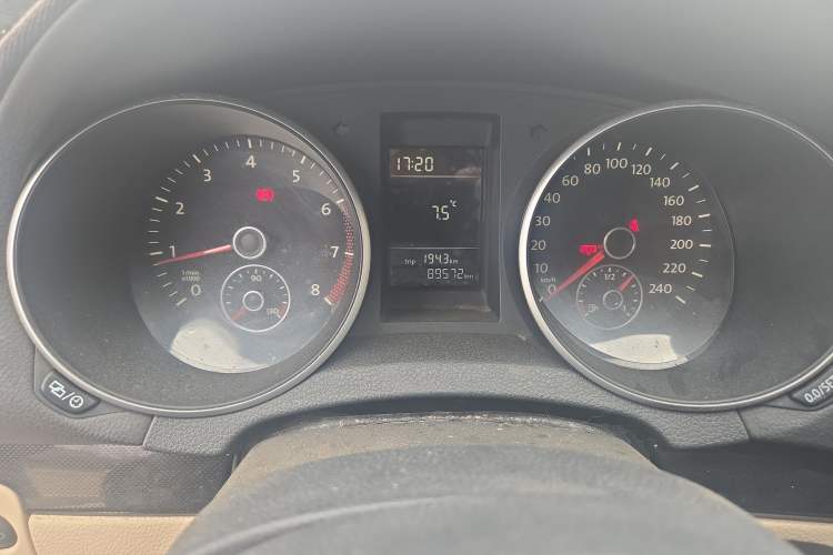 Used Volkswagen Golf 2012 1.6 Manual Comfort Edition Odometer Close Up