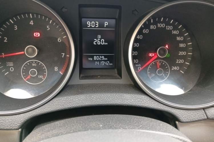 Used Volkswagen Golf 2012 1.6L Automatic Fashion Model Odometer Close Up