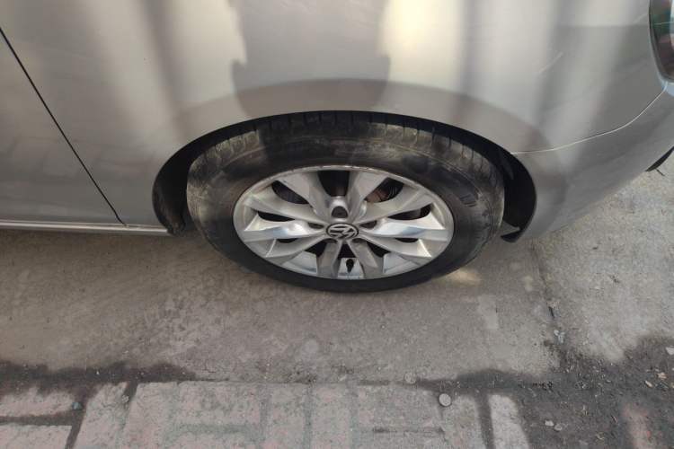 Used Volkswagen Golf 2012 1.4 TSI Automatic Comfort Edition Right Front Wheel Hub