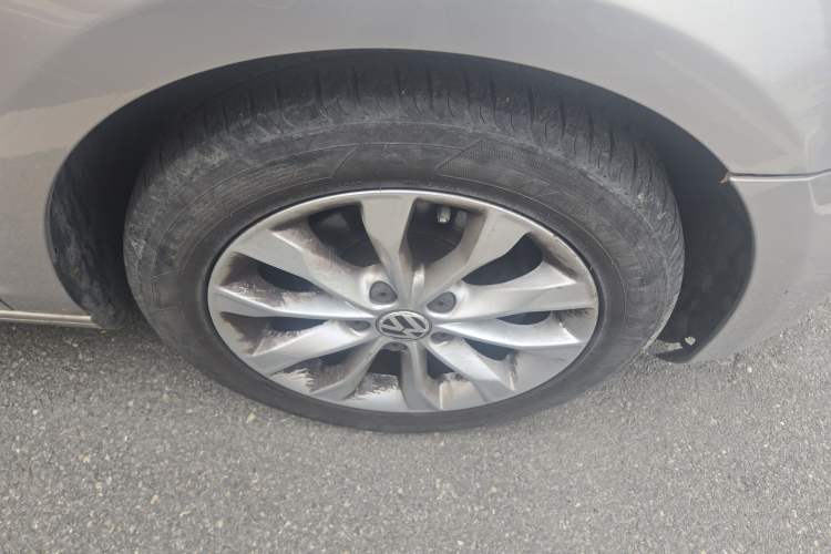 Used Volkswagen Golf 2012 1.6 Manual Comfort Edition Right Front Wheel Hub