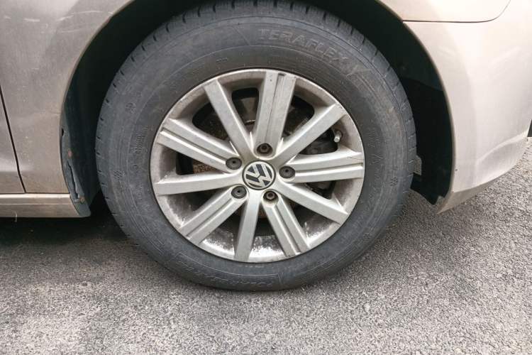 Used Volkswagen Golf 2012 1.6L Automatic Fashion Model Right Front Wheel Hub