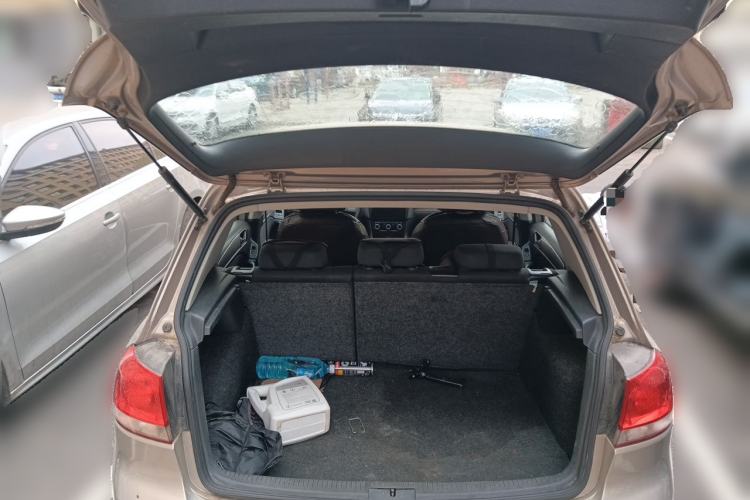 Used Volkswagen Golf 2012 1.6L Automatic Fashion Model Trunk