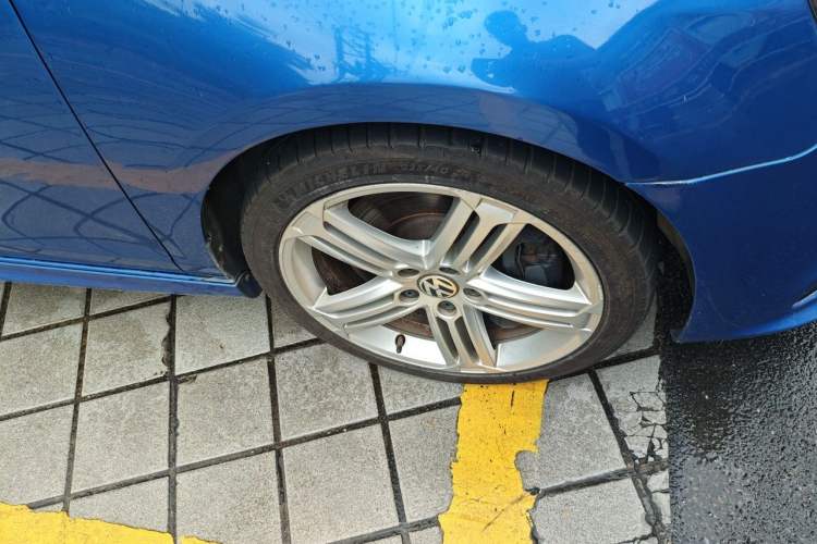Used Volkswagen Golf 2013 2.0 TSI GTI Convertible Right Front Wheel Hub