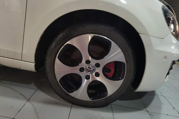 Used Volkswagen Golf 2013 2.0 TSI GTI Convertible Right Front Wheel Hub