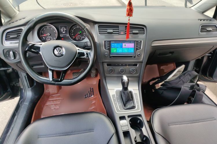 Used Volkswagen Golf 2014 1.6L Automatic Comfort Model Center Console