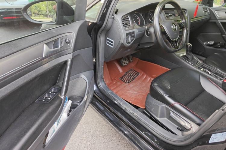 Used Volkswagen Golf 2014 1.6L Automatic Comfort Model Driver Seat