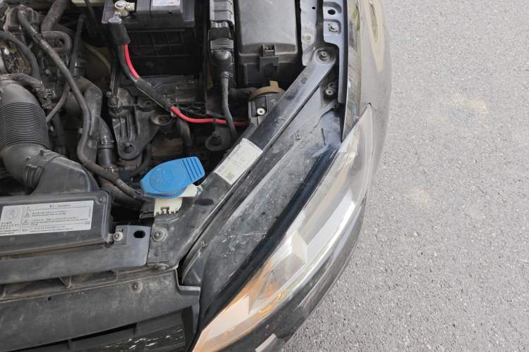 Used Volkswagen Golf 2014 1.6L Automatic Comfort Model Engine Bay Left