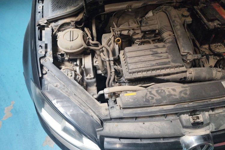 Used Volkswagen Golf 2014 1.4TSI Automatic Comfort Model Engine Bay Right