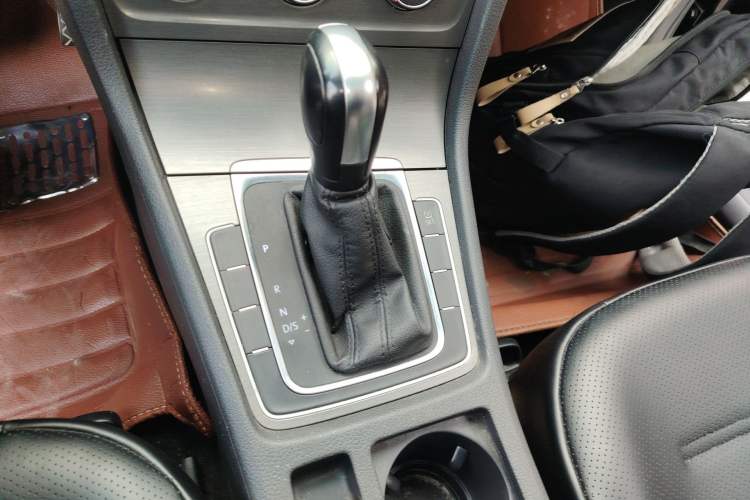 Used Volkswagen Golf 2014 1.6L Automatic Comfort Model Gear Lever