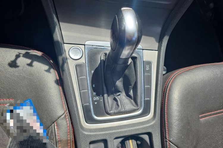Used Volkswagen Golf 2014 1.6L Automatic Comfort Model Gear Lever