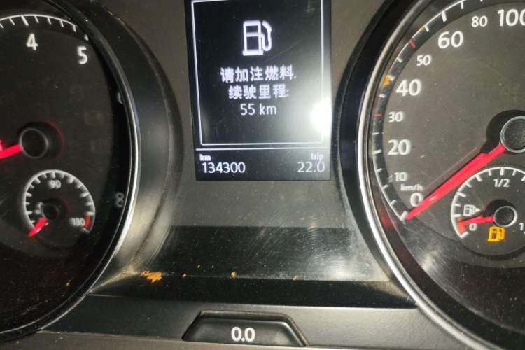 Used Volkswagen Golf 2014 1.4TSI Automatic Comfort Model Odometer Close Up