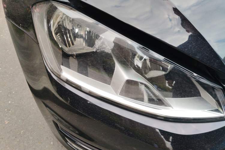 Used Volkswagen Golf 2014 1.6L Automatic Comfort Model Right Front Headlight