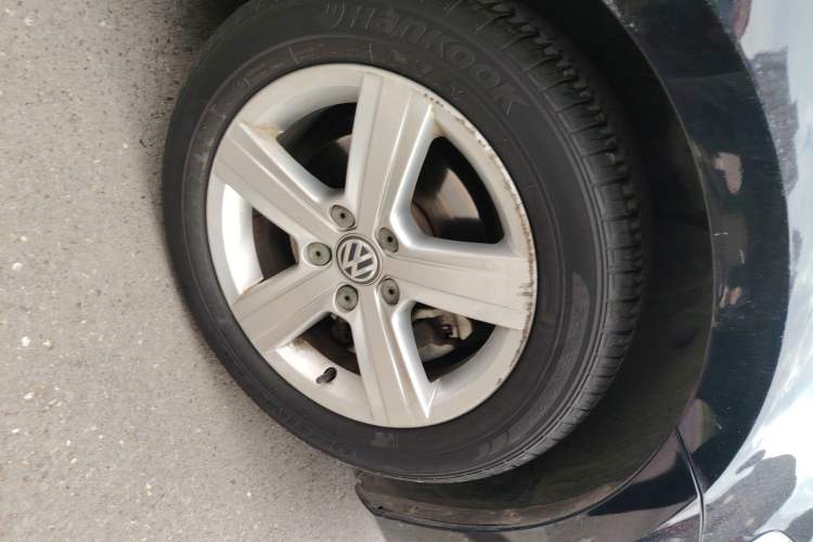 Used Volkswagen Golf 2014 1.6L Automatic Comfort Model Right Front Wheel Hub