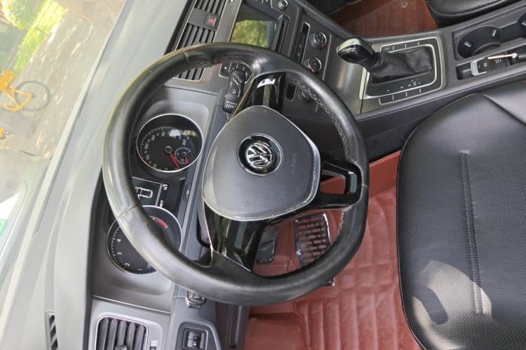 Used Volkswagen Golf 2014 1.6L Automatic Comfort Model Steering Wheel
