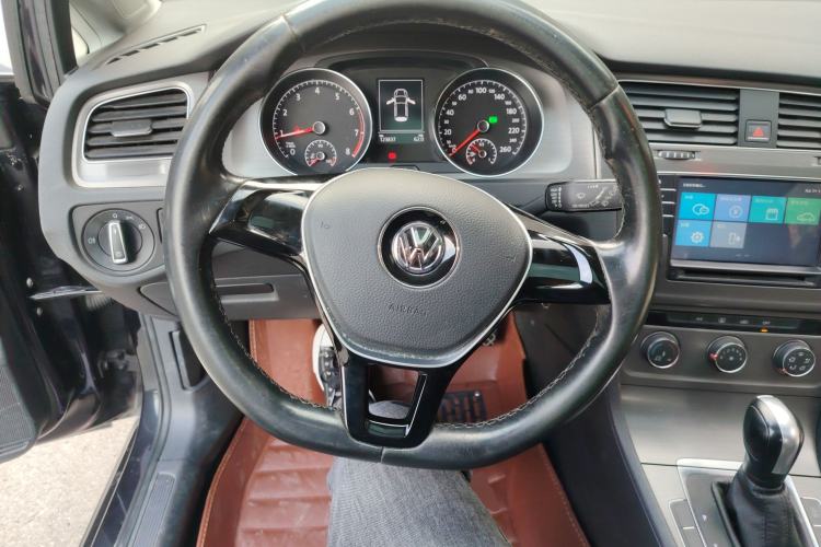 Used Volkswagen Golf 2014 1.6L Automatic Comfort Model Steering Wheel