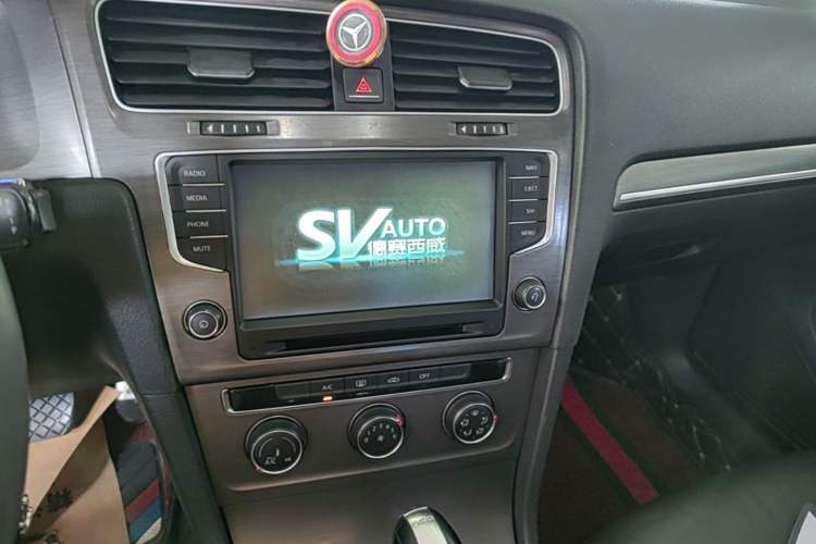 Used Volkswagen Golf 2014 1.4TSI Automatic Comfort Model Audio And AC Panel