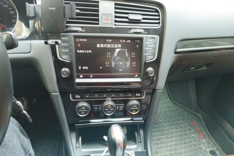 Used Volkswagen Golf 2014 1.4TSI Luxury Travel Edition Audio And AC Panel