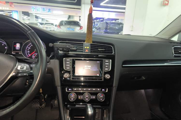 Used Volkswagen Golf 2014 1.4TSI Luxury Travel Edition Audio And AC Panel