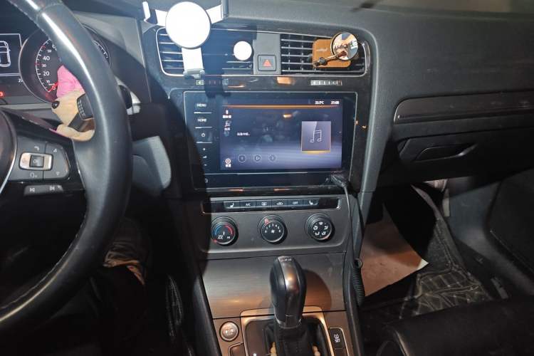 Used Volkswagen Golf 2014 1.4TSI Automatic Luxury Model Audio And AC Panel
