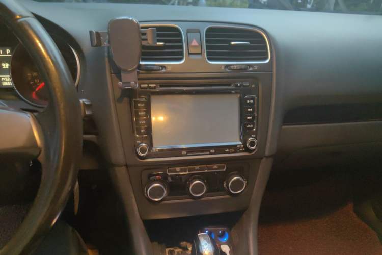 Used Volkswagen Golf 2014 1.6L Automatic Comfort Model Audio And AC Panel