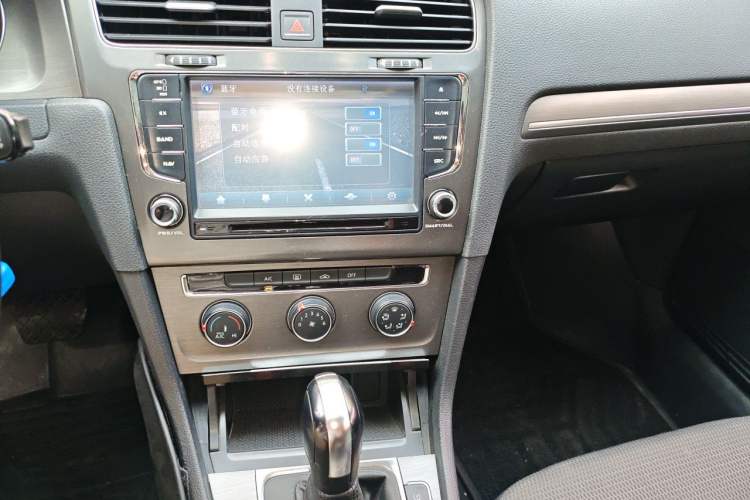 Used Volkswagen Golf 2014 1.4TSI Automatic Comfort Model Audio And AC Panel
