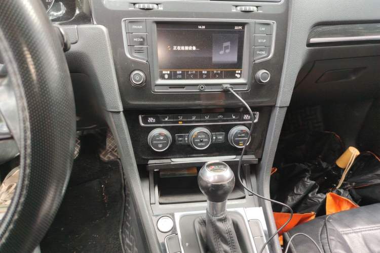 Used Volkswagen Golf 2014 1.4TSI Automatic Flagship Model Audio And AC Panel