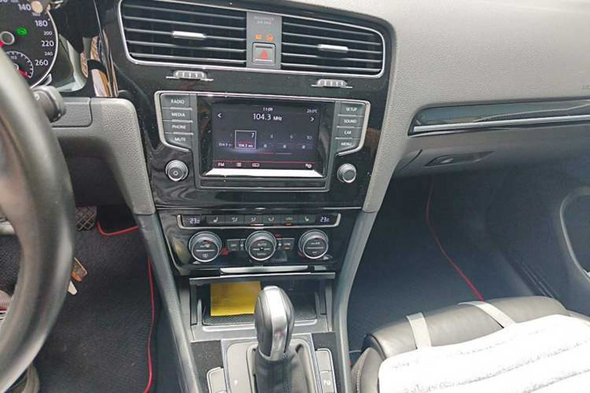 Used Volkswagen Golf 2014 1.4TSI Luxury Travel Edition Audio And AC Panel
