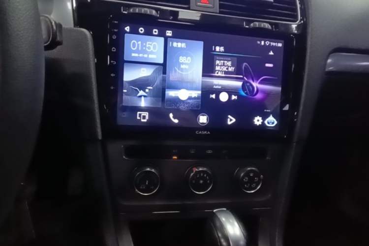 Used Volkswagen Golf 2014 1.6L Automatic Fashion Model Audio And AC Panel