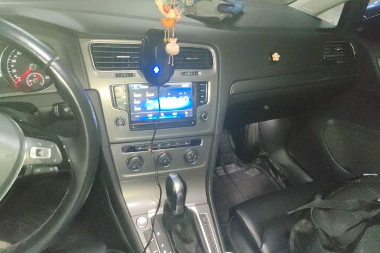 Used Volkswagen Golf 2014 1.4TSI Automatic Luxury Model Audio And AC Panel