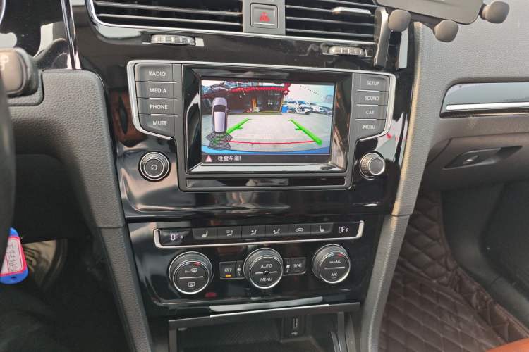 Used Volkswagen Golf 2014 1.4TSI Luxury Travel Edition Audio And AC Panel