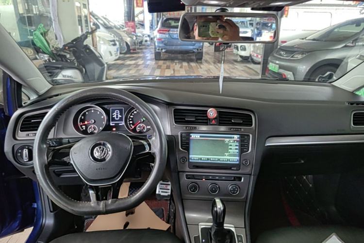 Used Volkswagen Golf 2014 1.4TSI Automatic Comfort Model Center Console