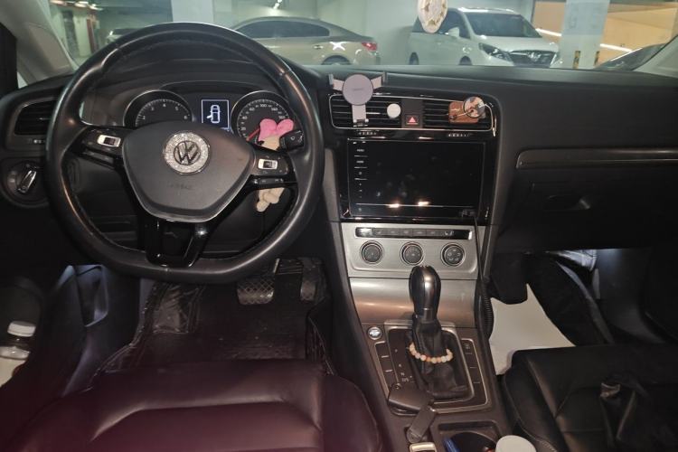 Used Volkswagen Golf 2014 1.4TSI Automatic Luxury Model Center Console