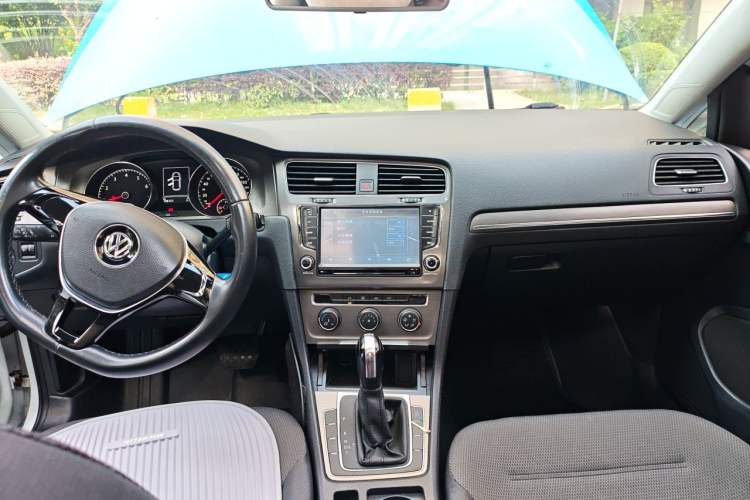Used Volkswagen Golf 2014 1.4TSI Automatic Comfort Model Center Console