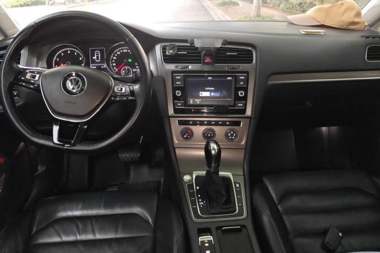 Used Volkswagen Golf 2014 1.4TSI Automatic Luxury Model Center Console