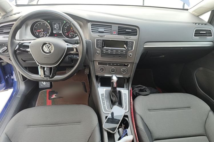 Used Volkswagen Golf 2014 1.6L Automatic Comfort Model Center Console