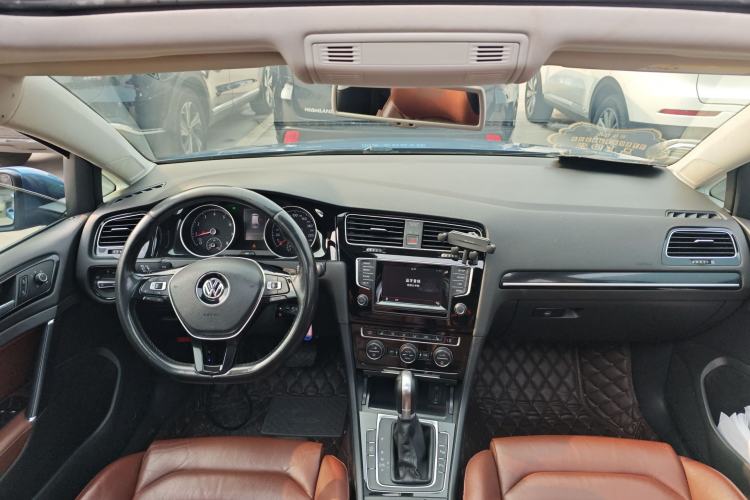 Used Volkswagen Golf 2014 1.4TSI Luxury Travel Edition Center Console