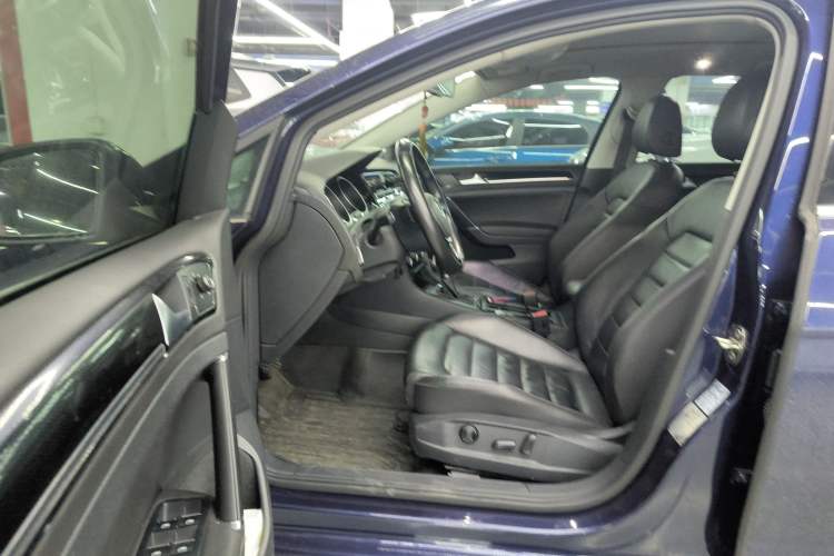 Used Volkswagen Golf 2014 1.4TSI Luxury Travel Edition Driver Seat