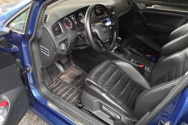 Used Volkswagen Golf 2014 1.4TSI Automatic Luxury Model Driver Seat