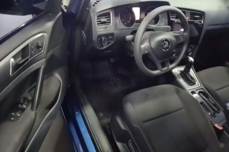 Used Volkswagen Golf 2014 1.6L Automatic Fashion Model Driver Seat