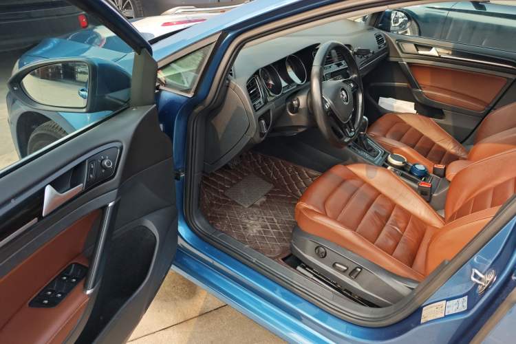 Used Volkswagen Golf 2014 1.4TSI Luxury Travel Edition Driver Seat