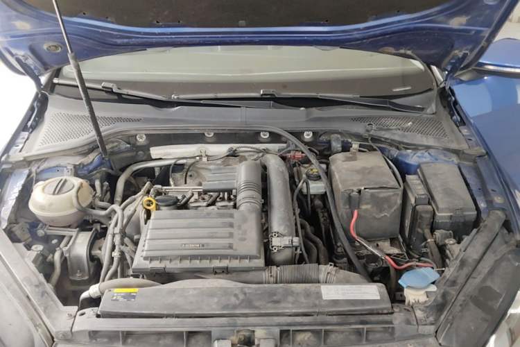 Used Volkswagen Golf 2014 1.4TSI Automatic Luxury Model Engine Bay