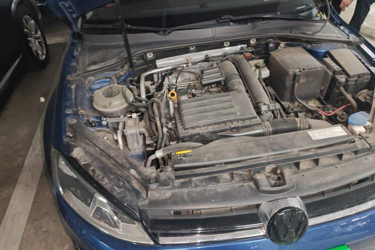 Used Volkswagen Golf 2014 1.4TSI Automatic Luxury Model Engine Bay Right