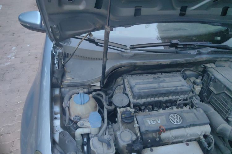 Used Volkswagen Golf 2014 1.6L Automatic Comfort Model Engine Bay Right