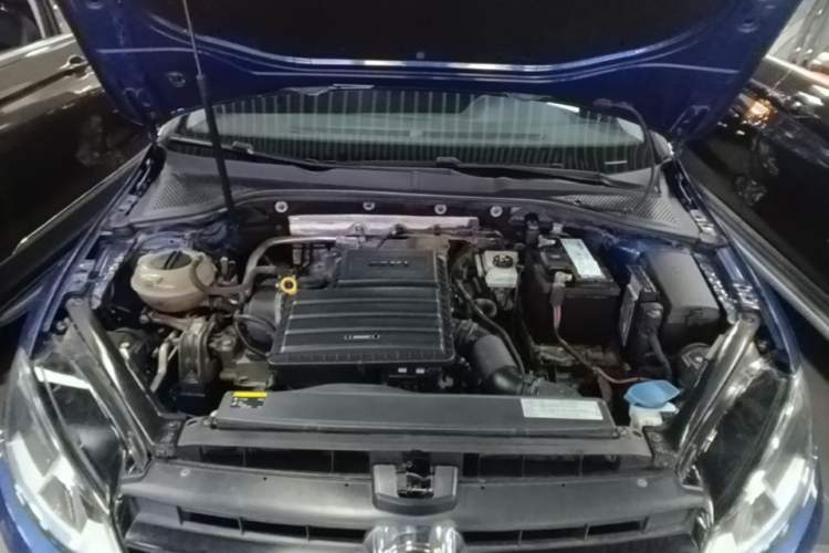 Used Volkswagen Golf 2014 1.6L Automatic Fashion Model Engine Bay