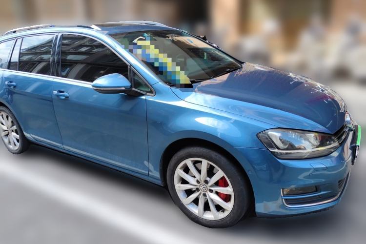 Used Volkswagen Golf 2014 1.4TSI Luxury Travel Edition Front Right 45 Deg
