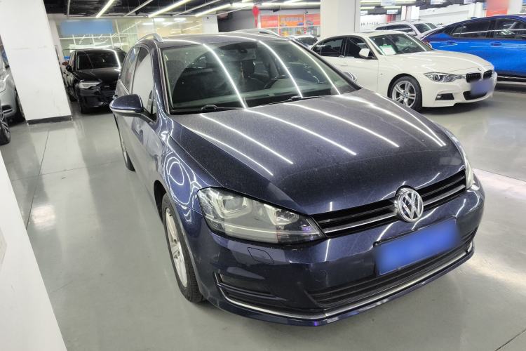 Used Volkswagen Golf 2014 1.4TSI Luxury Travel Edition Front Right 45 Deg