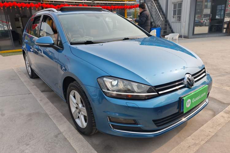 Used Volkswagen Golf 2014 1.4TSI Luxury Travel Edition Front Right 45 Deg
