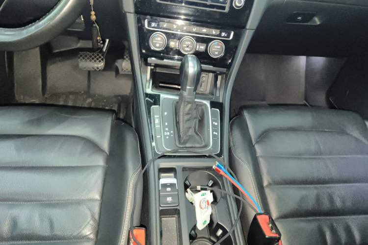 Used Volkswagen Golf 2014 1.4TSI Luxury Travel Edition Gear Lever