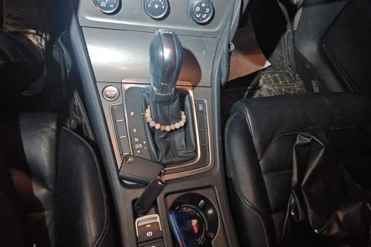 Used Volkswagen Golf 2014 1.4TSI Automatic Luxury Model Gear Lever